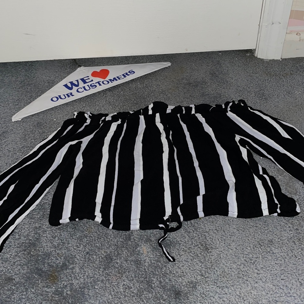 kendall and kylie stripped off the shoulder top